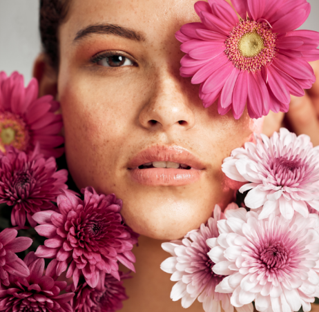 girl with Italcosmetici's makeup surrounded by pink flowers