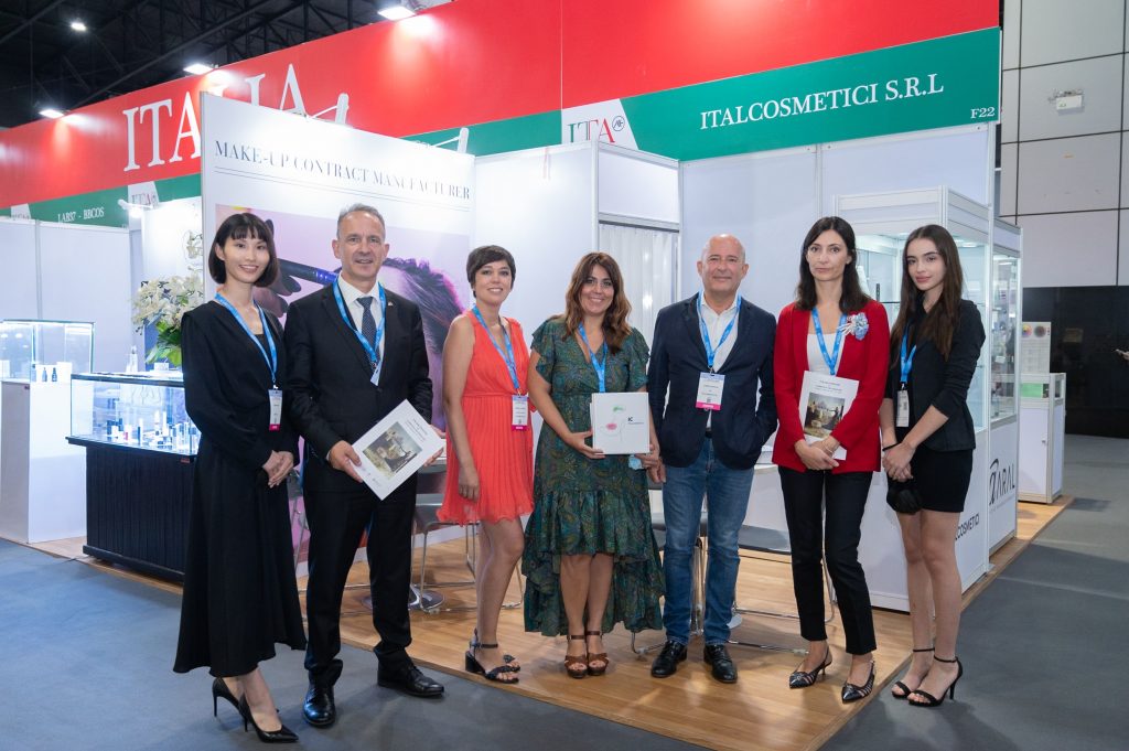 Italcosmetici Debuts in Bangkok 2 italcosmetici staff at cosmoprof CBE Asean 2022