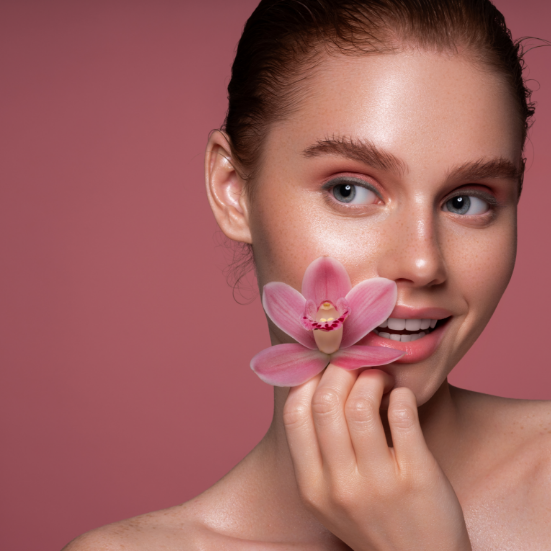 girl with italcosmetici's makeup holding a flower in her lips