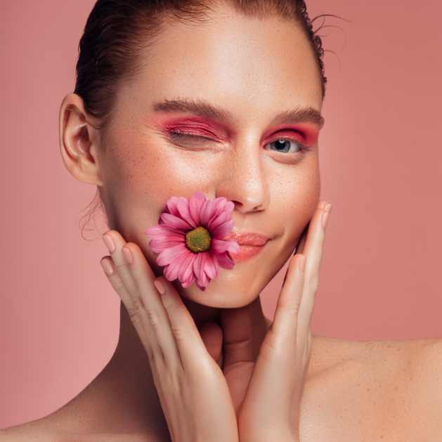 Girl with Italcosmetici's makeup and a pink flower in her mouth